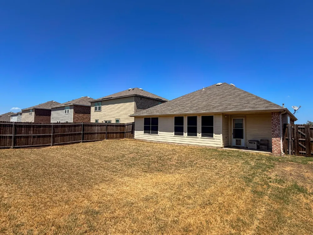 633 Canoe Way Crowley, TX 76036