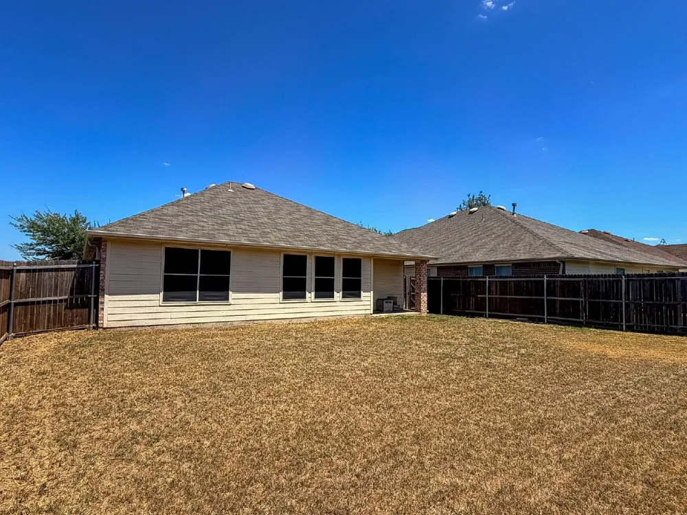 633 Canoe Way Crowley, TX 76036