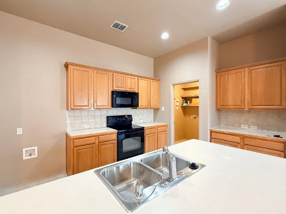 633 Canoe Way Crowley, TX 76036