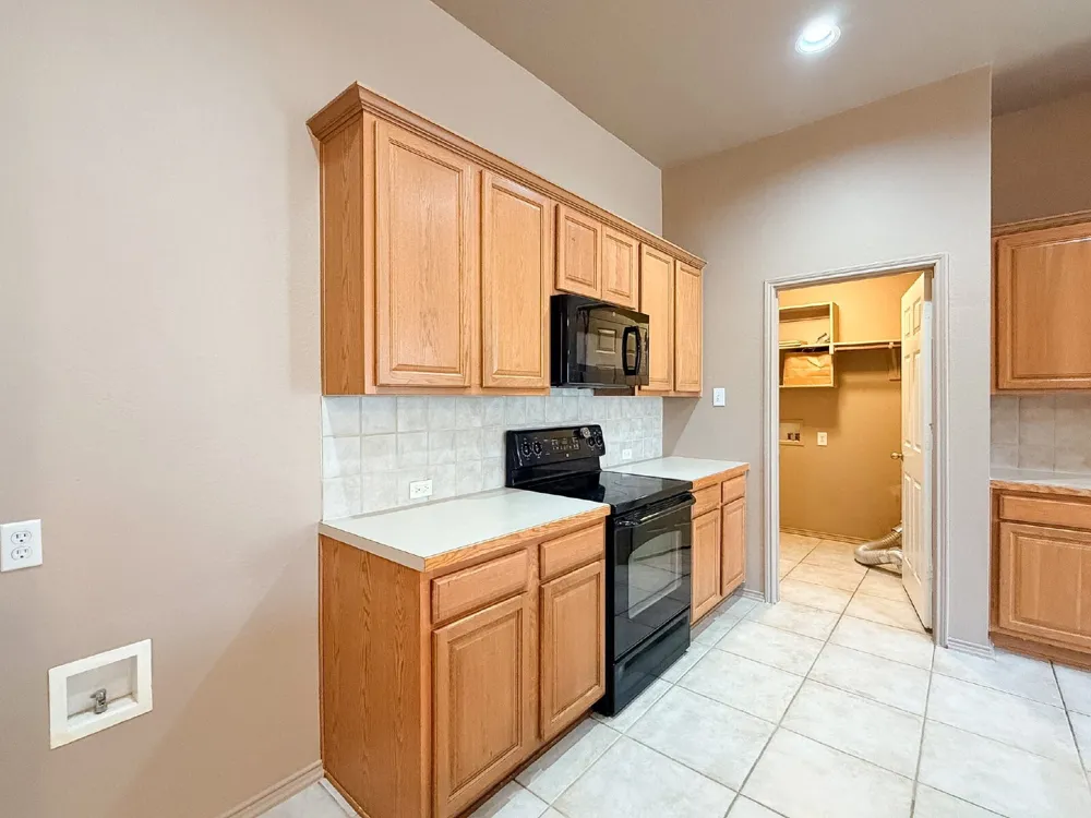633 Canoe Way Crowley, TX 76036