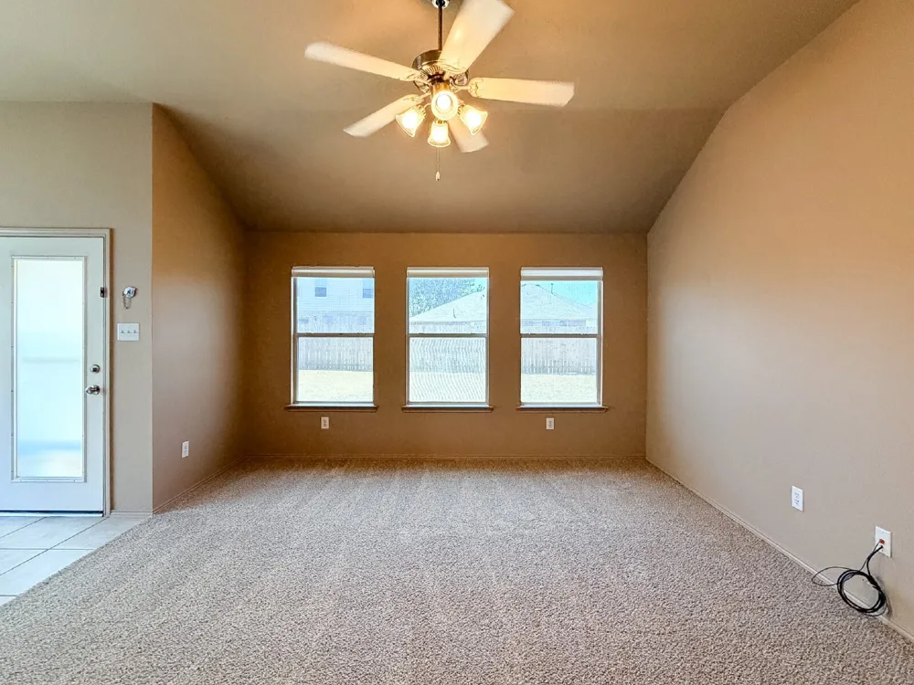 633 Canoe Way Crowley, TX 76036