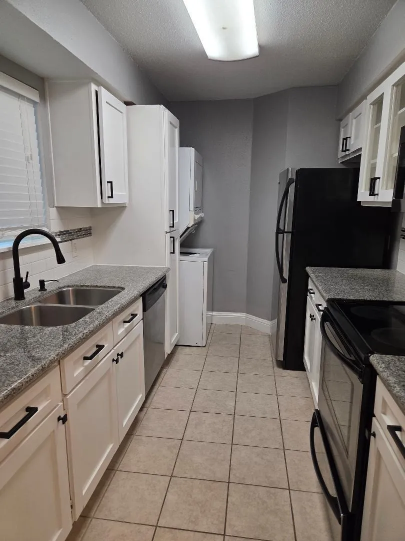 18800 Egret Bay Boulevard #1009 Webster, TX 77058