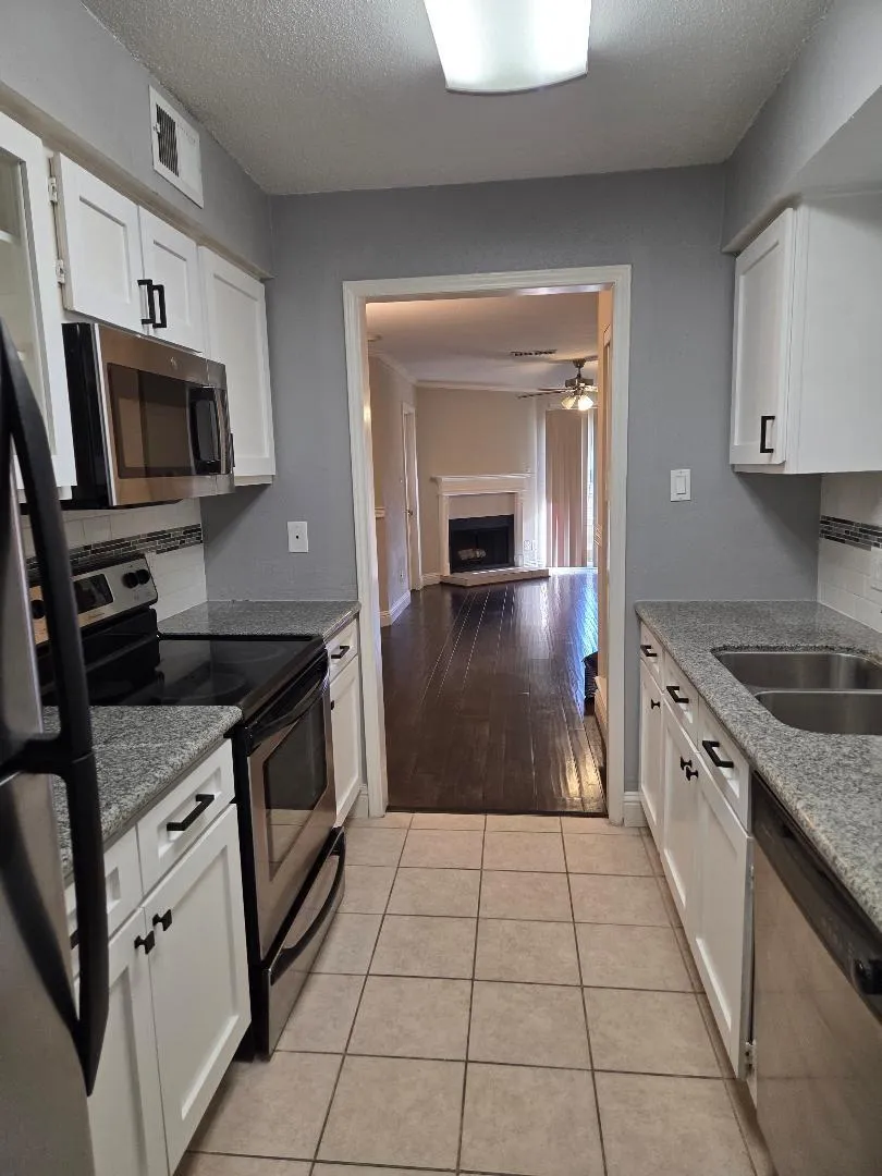 18800 Egret Bay Boulevard #1009 Webster, TX 77058