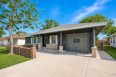 715 W 9th Street