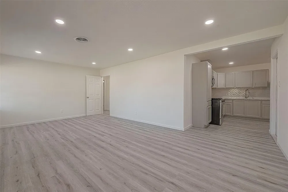 715 W 9th Street Freeport, TX 77541
