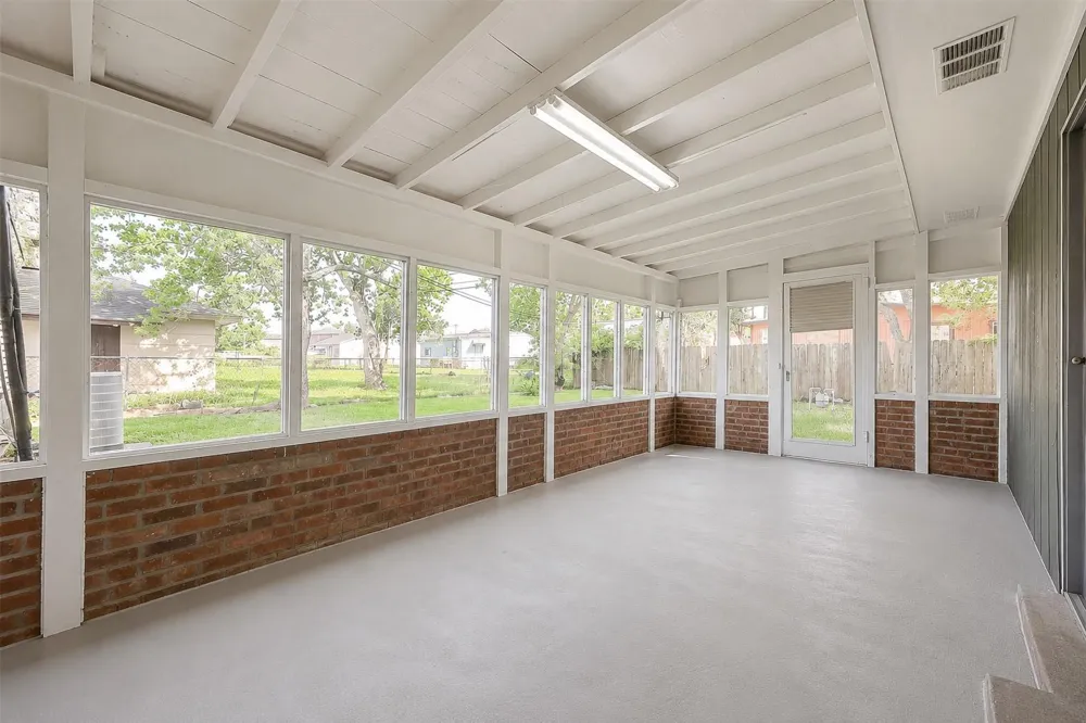 715 W 9th Street Freeport, TX 77541
