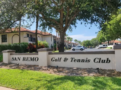 300 E Club Cir #108