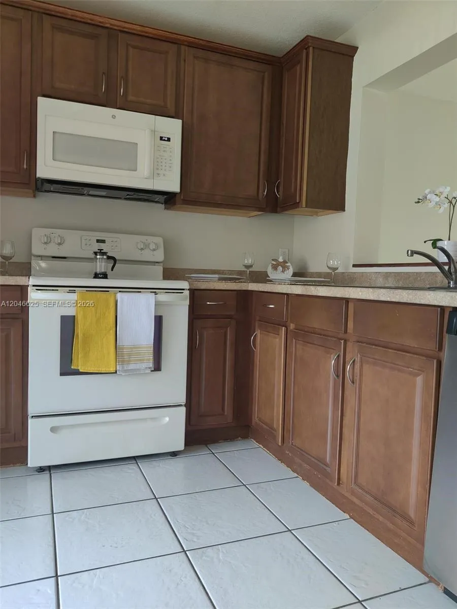 300 E Club Cir #108 Boca Raton, FL 33487