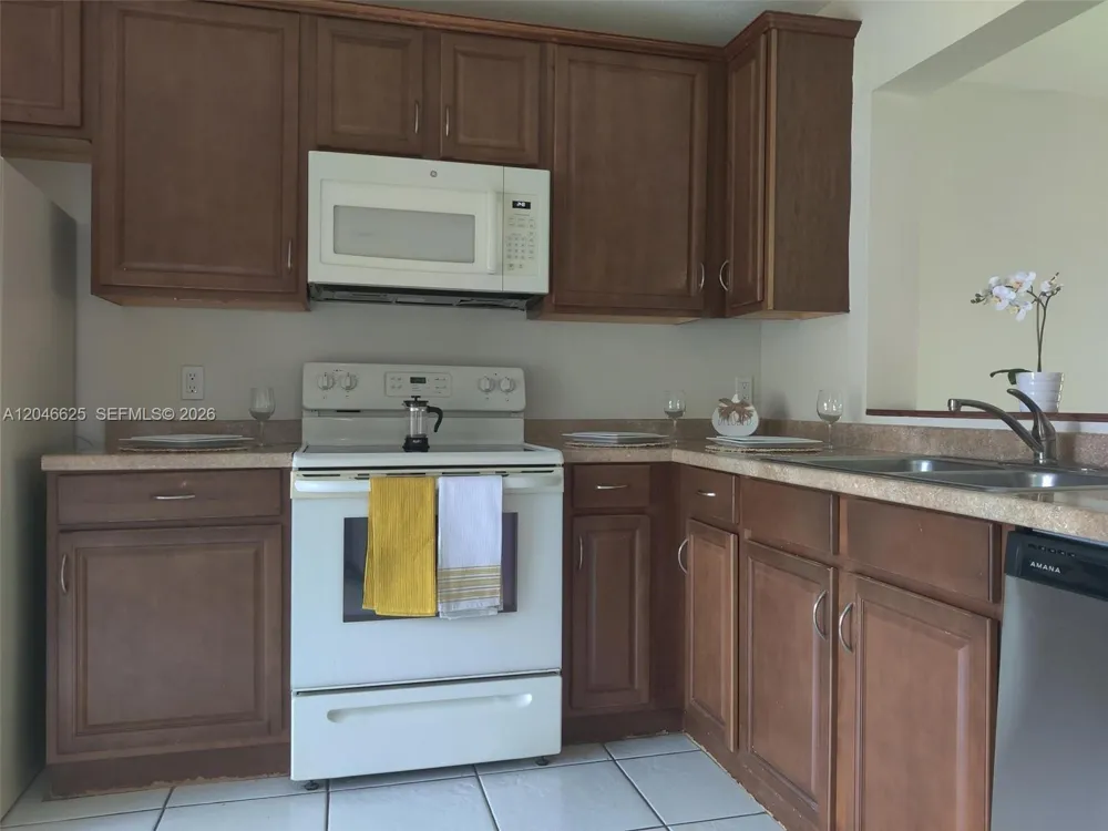 300 E Club Cir #108 Boca Raton, FL 33487