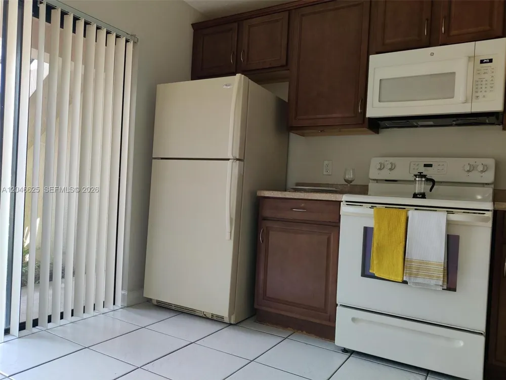 300 E Club Cir #108 Boca Raton, FL 33487