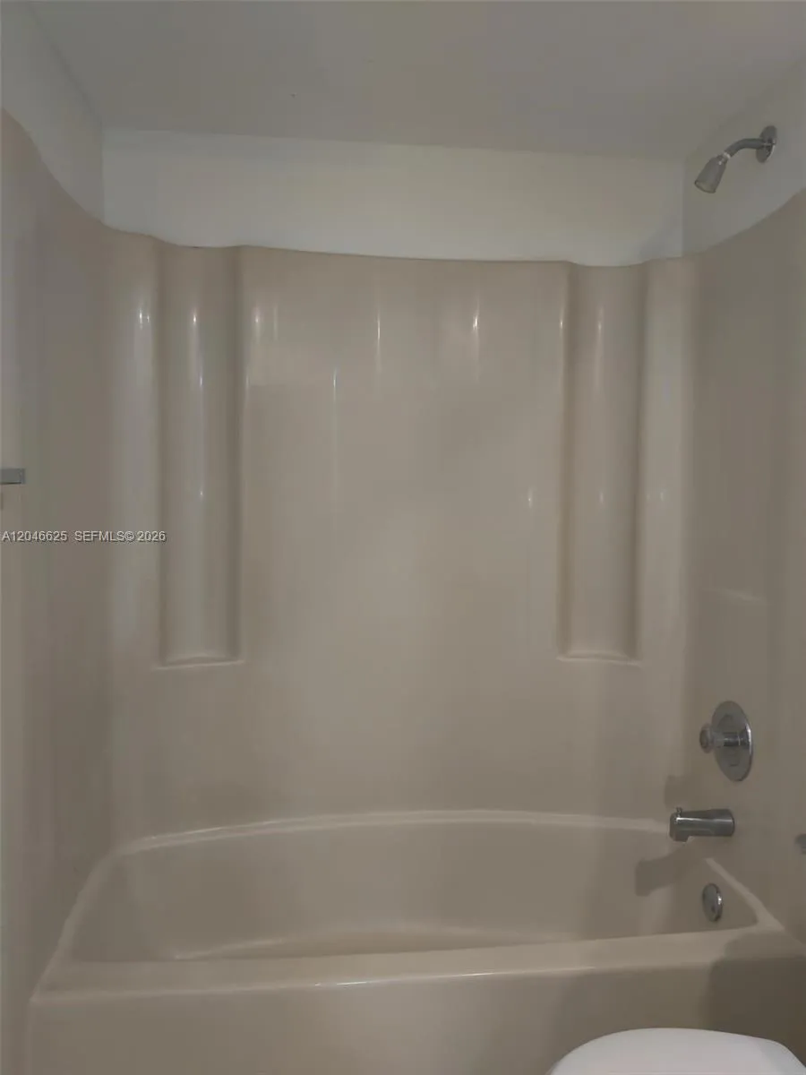 300 E Club Cir #108 Boca Raton, FL 33487