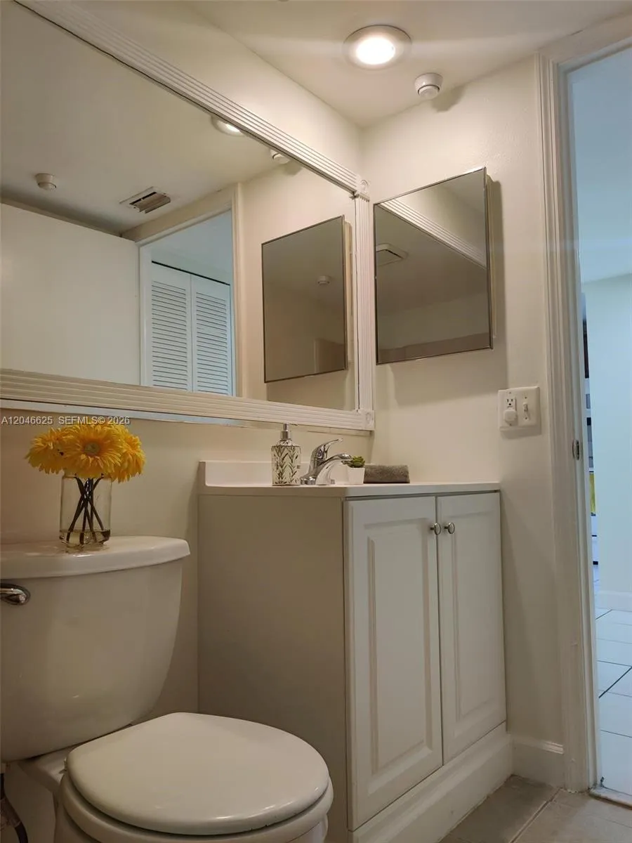 300 E Club Cir #108 Boca Raton, FL 33487