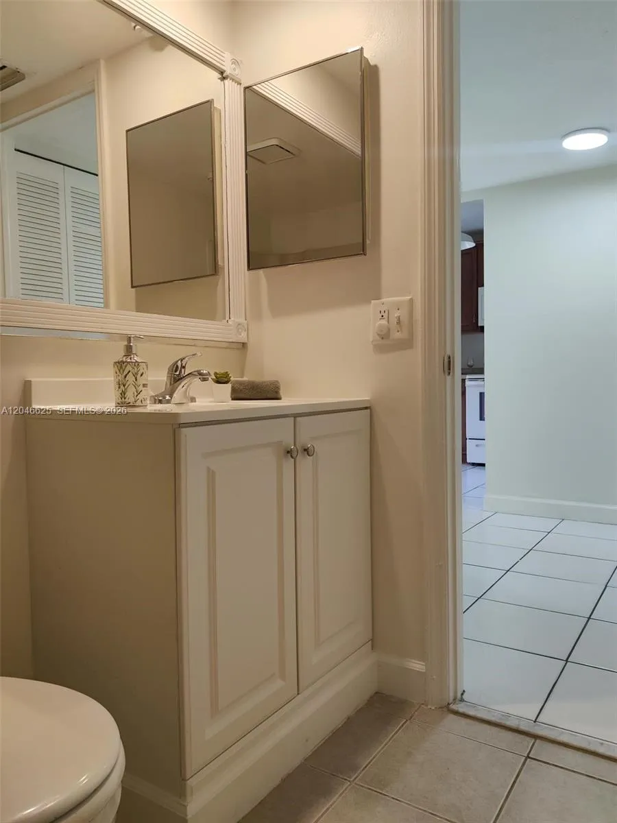 300 E Club Cir #108 Boca Raton, FL 33487