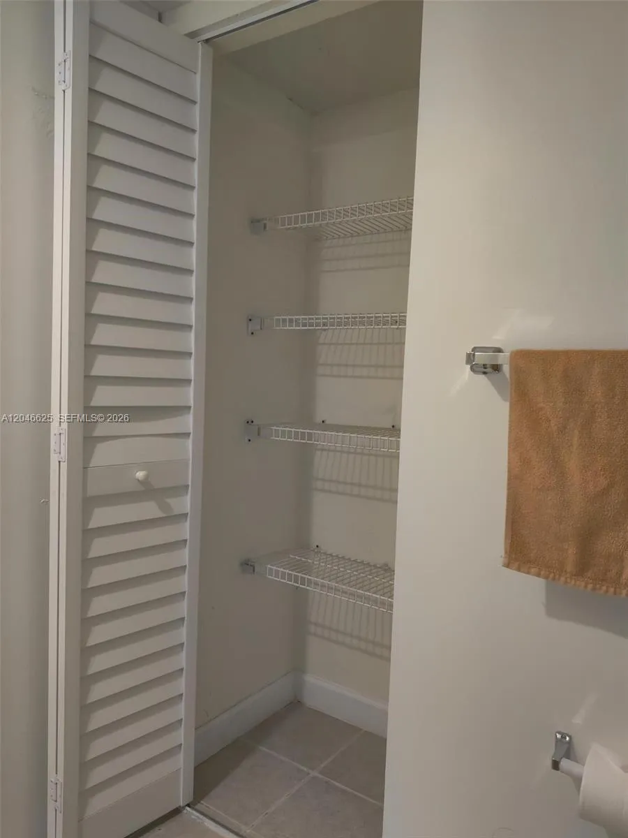 300 E Club Cir #108 Boca Raton, FL 33487