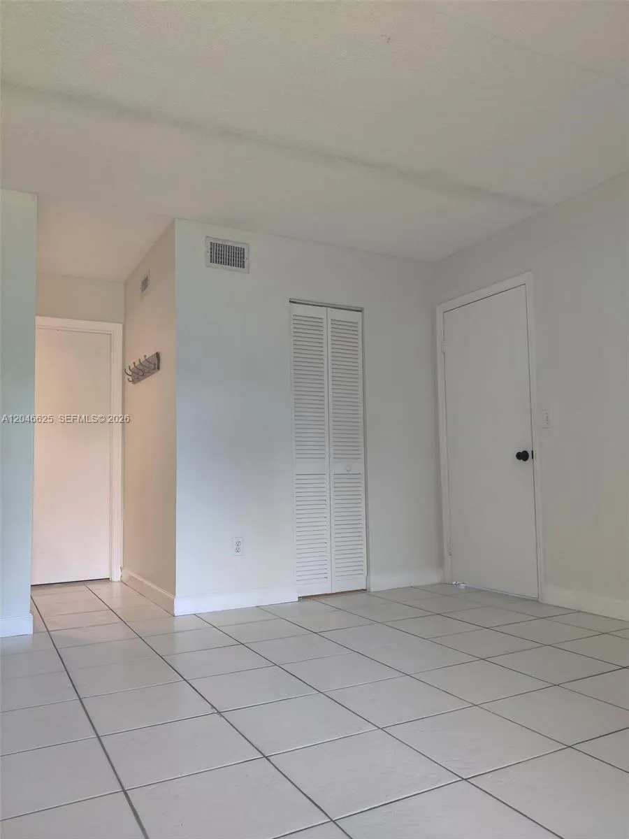 300 E Club Cir #108 Boca Raton, FL 33487