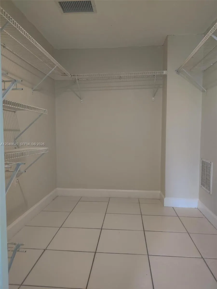 300 E Club Cir #108 Boca Raton, FL 33487