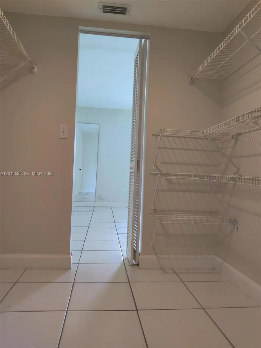 300 E Club Cir #108 Boca Raton, FL 33487