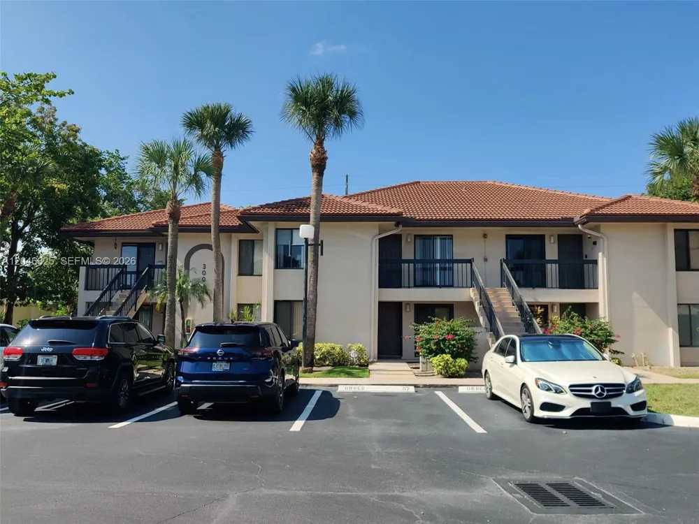 300 E Club Cir #108 Boca Raton, FL 33487