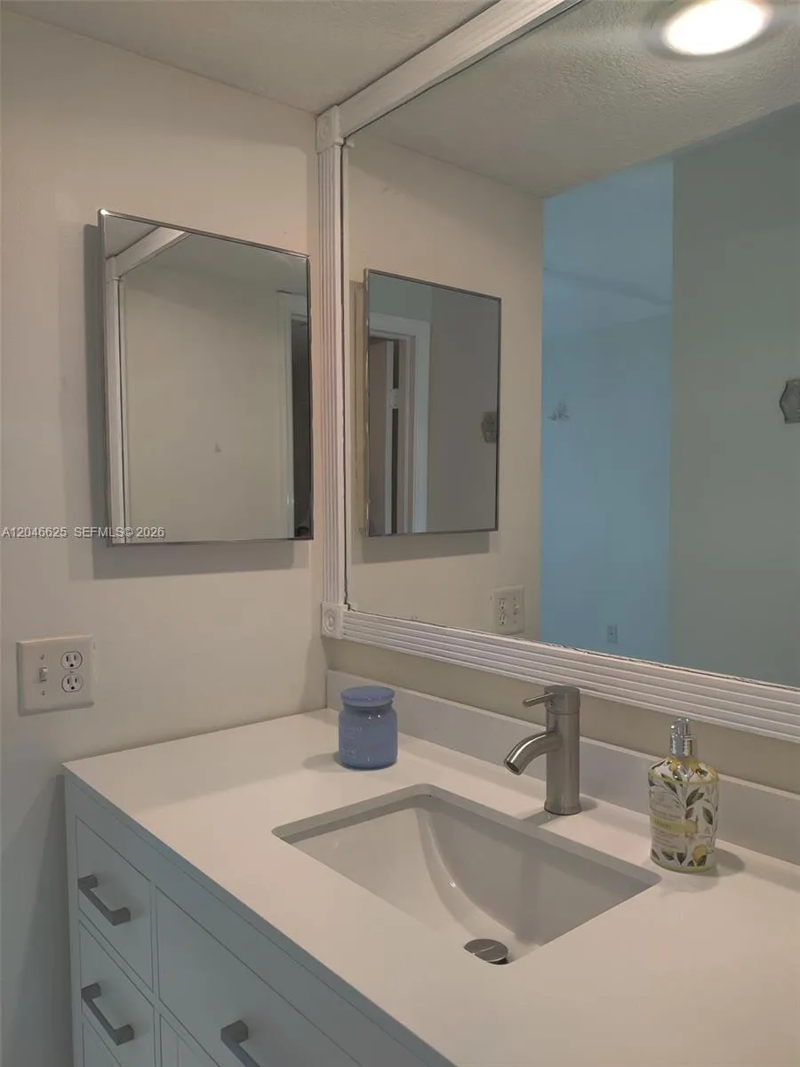 300 E Club Cir #108 Boca Raton, FL 33487