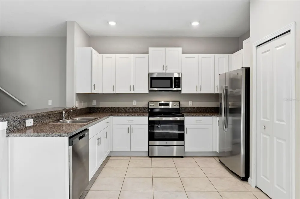 3527 BELLMEADE COURT Wesley Chapel, FL 33543
