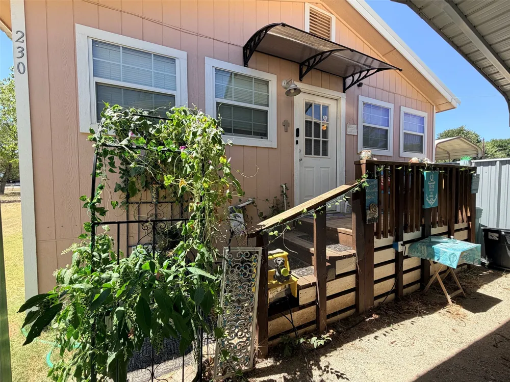 230 Treasure Beach Comanche, TX 76442