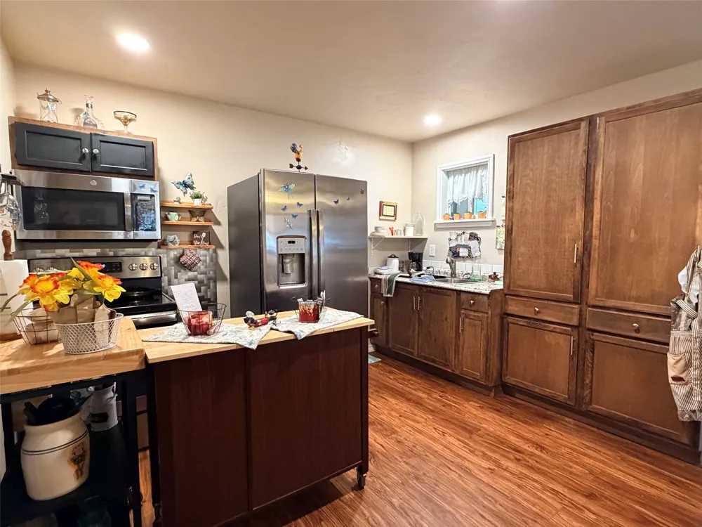 230 Treasure Beach Comanche, TX 76442