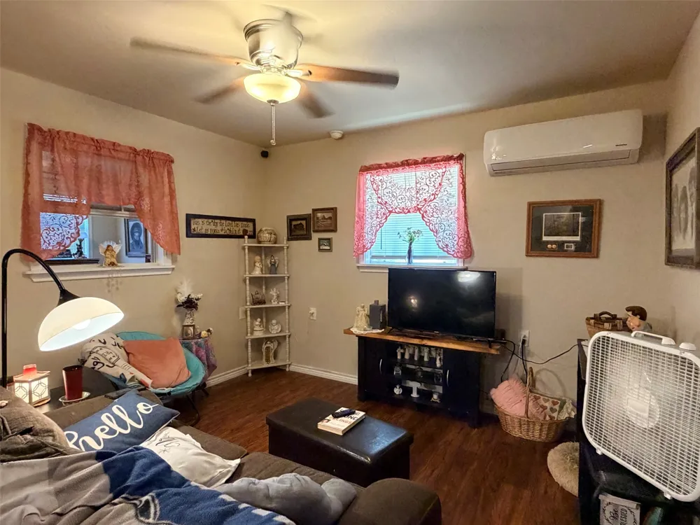 230 Treasure Beach Comanche, TX 76442