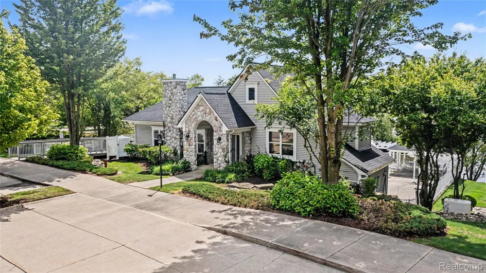 49847 Parkside Drive Northville Township, MI 48168