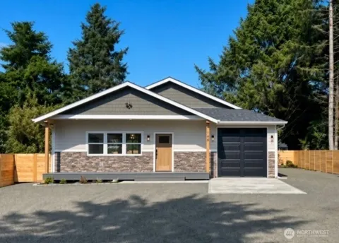 148 NW Narwhal Loop