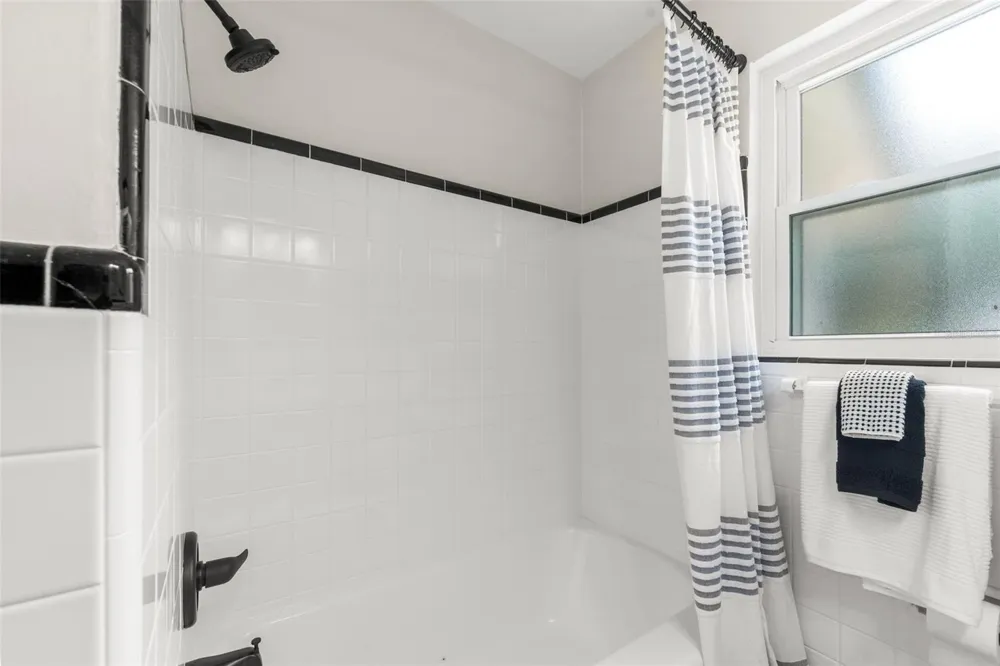 807 NW 24TH AVENUE Gainesville, FL 32609