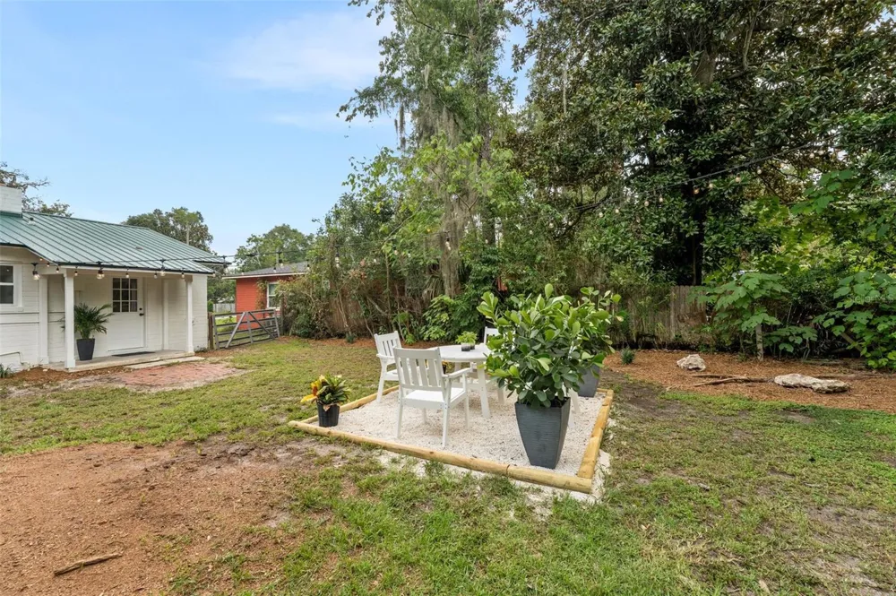 807 NW 24TH AVENUE Gainesville, FL 32609