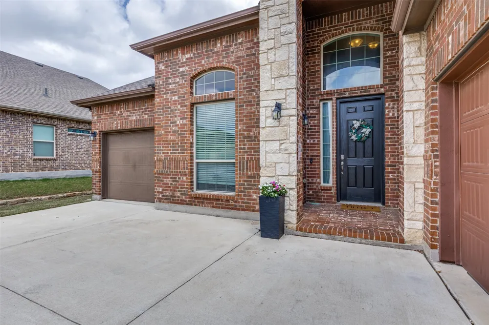 8940 Jewel Flower Drive Fort Worth, TX 76131