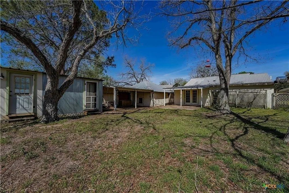 226 Thornton Street Gonzales, TX 78629