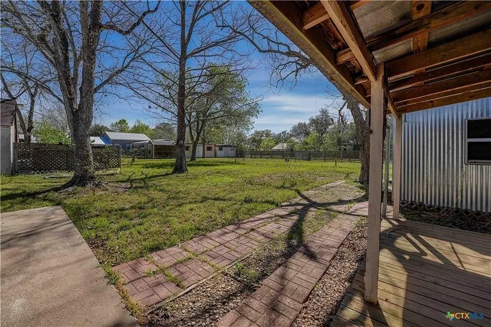 226 Thornton Street Gonzales, TX 78629