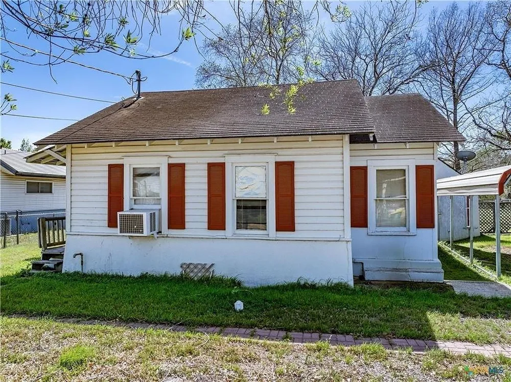 226 Thornton Street Gonzales, TX 78629