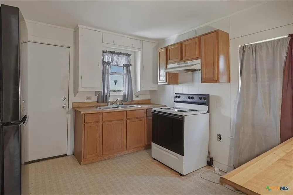 226 Thornton Street Gonzales, TX 78629