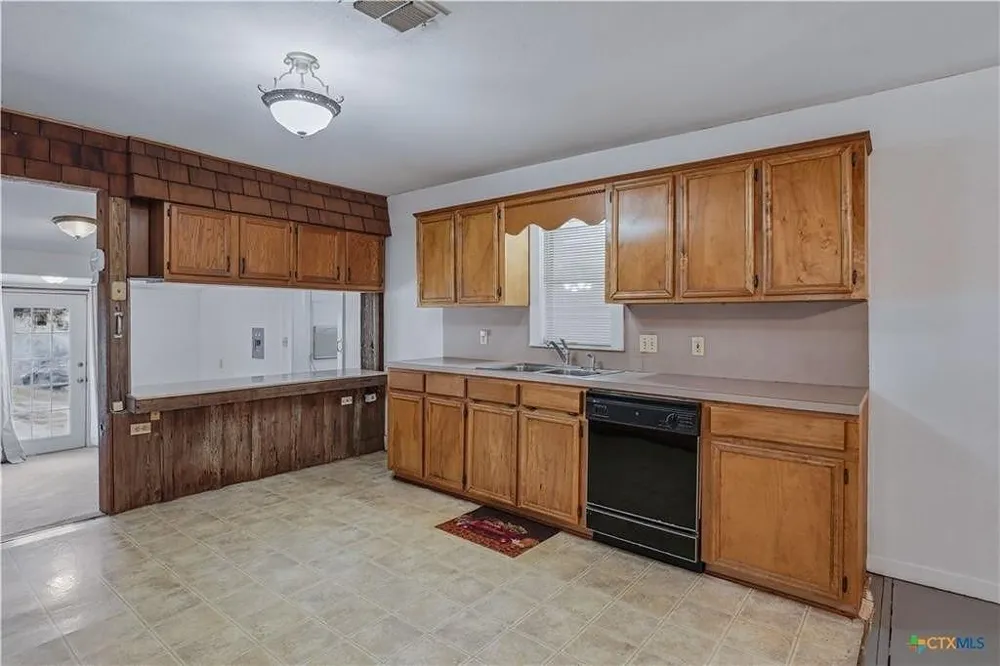 226 Thornton Street Gonzales, TX 78629
