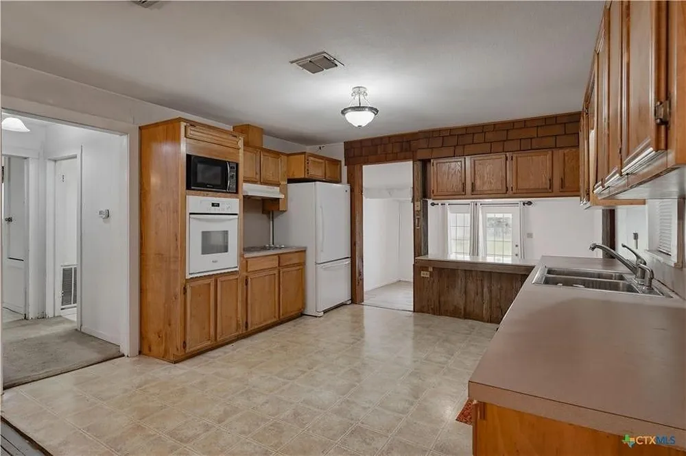226 Thornton Street Gonzales, TX 78629