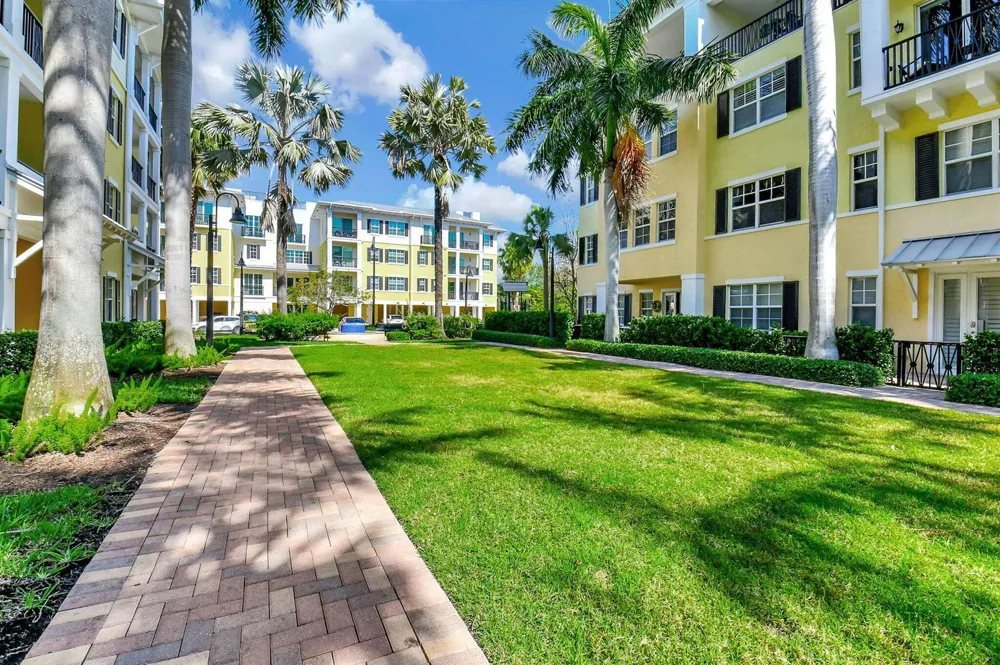 225 S Latitude Circle #Unit 402 Delray Beach, FL 33483