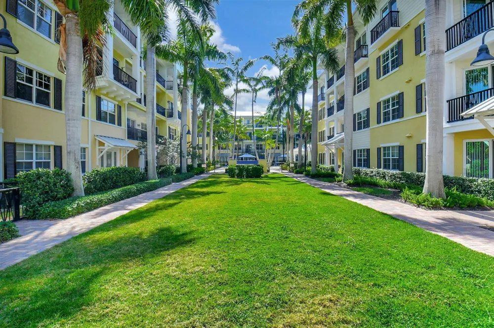225 S Latitude Circle #Unit 402 Delray Beach, FL 33483