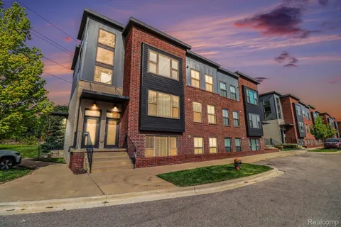 1250 DIAMOND COURT #E