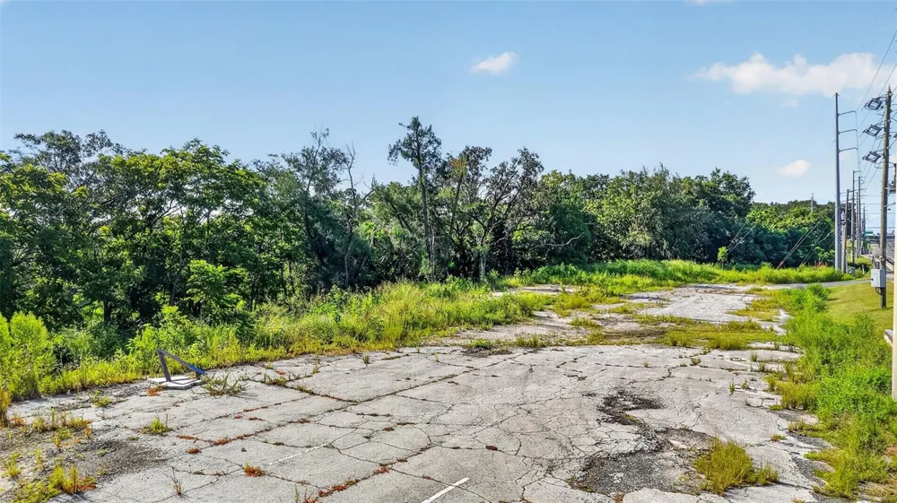 2011 US HIGHWAY 441/27 Fruitland Park, FL 34731