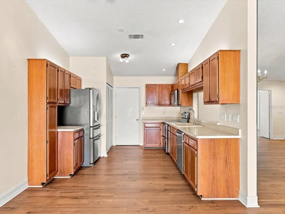 5381 KELLY DRIVE #15 Sarasota, FL 34233