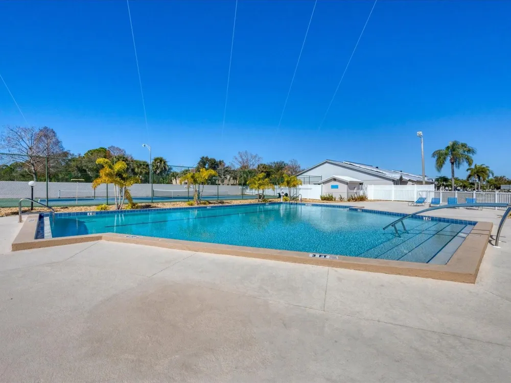 5381 KELLY DRIVE #15 Sarasota, FL 34233