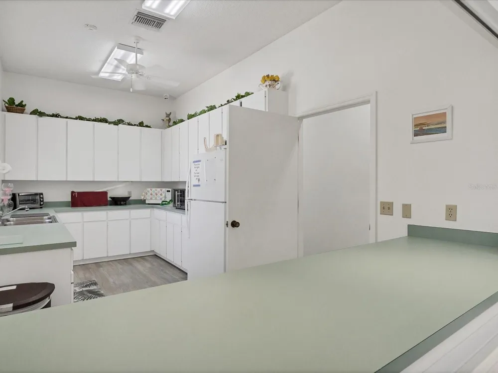 5381 KELLY DRIVE #15 Sarasota, FL 34233