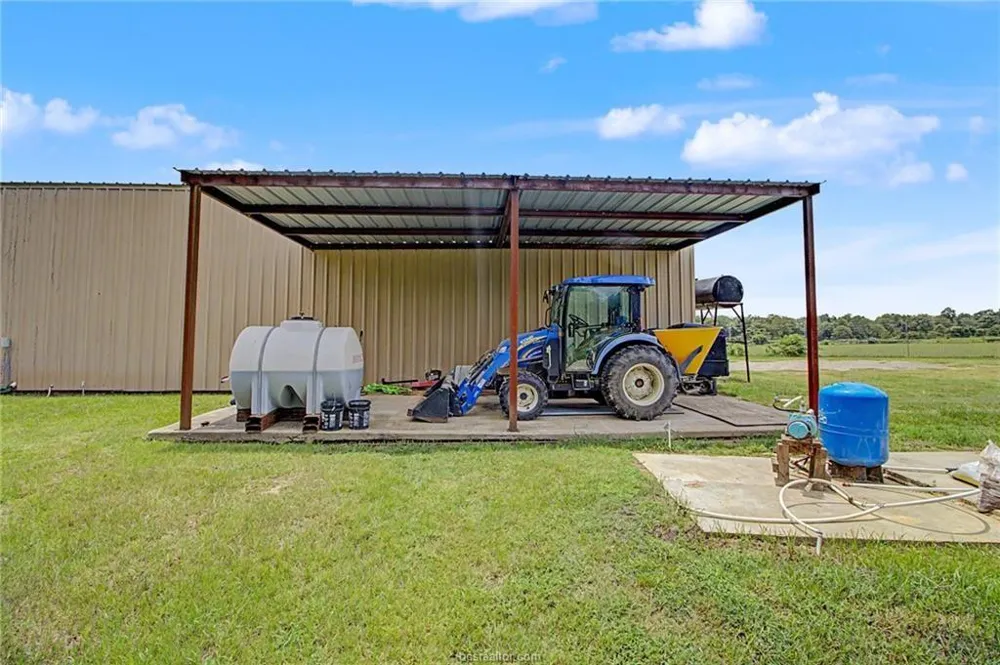6128 County Road 358 Caldwell, TX 77857