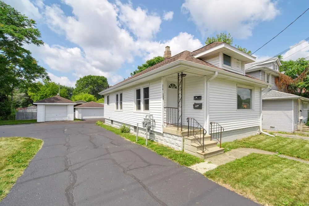 208 S Brown Street Jackson, MI 49203