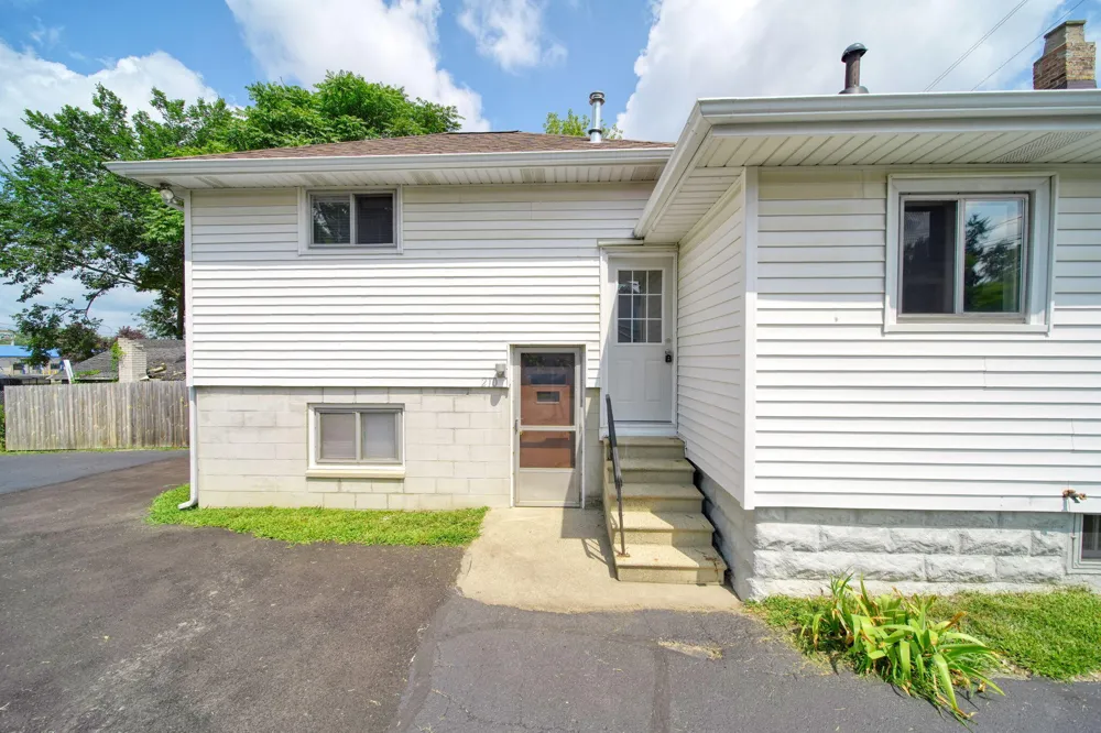 208 S Brown Street Jackson, MI 49203
