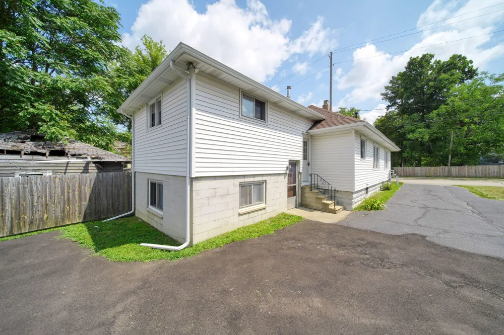 208 S Brown Street Jackson, MI 49203