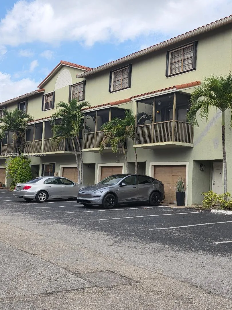 9872 Hammocks Blvd #105-51 Miami, FL 33196
